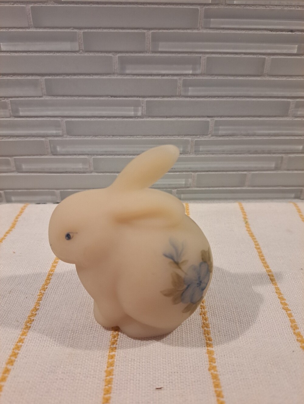 Vtg Fenton Custard Glass Bunny Hand Painted Rabbit L. Clevenger - Picture 6 of 9